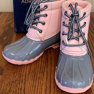 Adrienne Vittadini Girls Duck Boots pink & gray